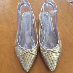 Esprit Petria Perferated Metallic Gold Flats with Bow Detail. Sz 8.5